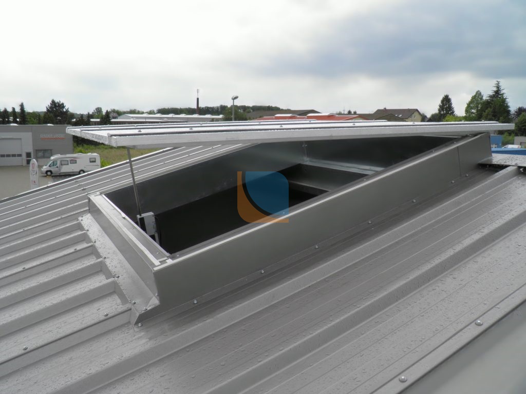 Wyłaz dachowy – praktyczny sposób wejścia na dach
